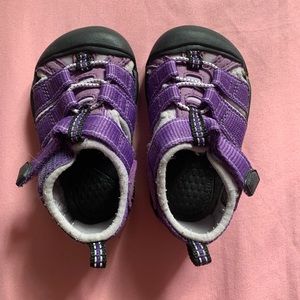 Keen sandals size 4T
